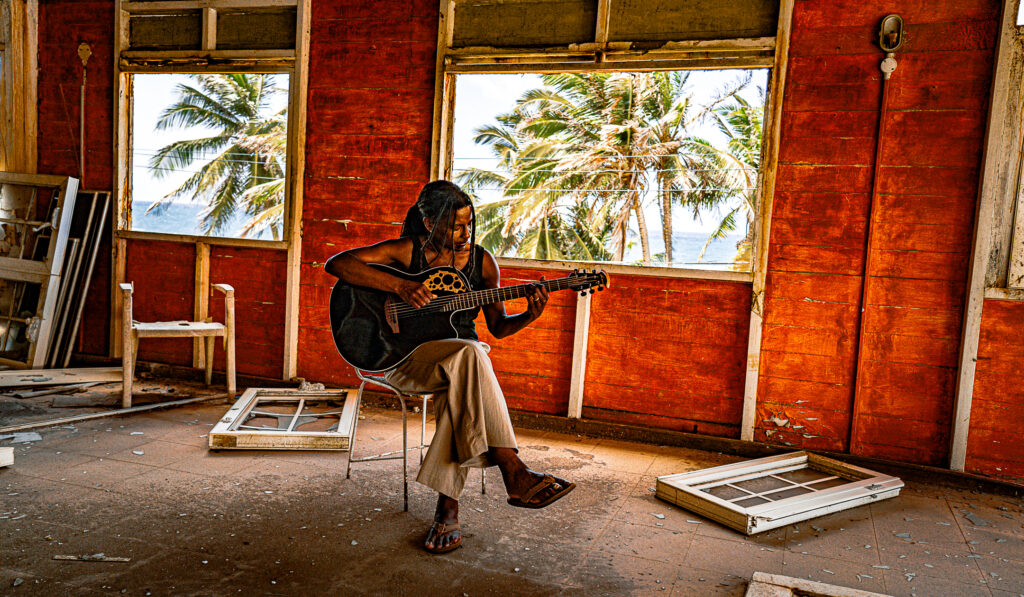 Judy Bailey mit Gitarre